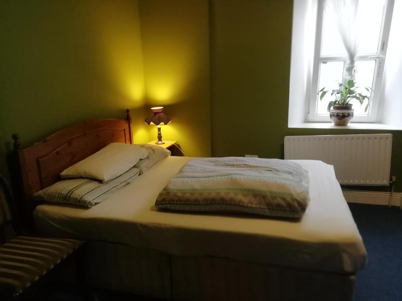 Macgabhainns Backpackers Hostel Кілкенні Екстер'єр фото